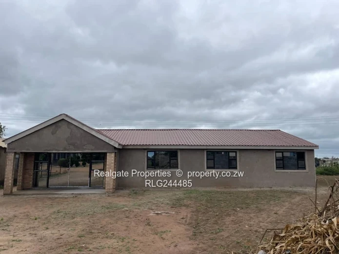 Four Bedroomed House In Cowdray Park