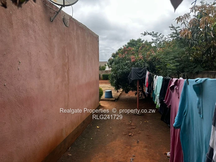 Mahatshula Stand For Sale (With Cottage And Slab)