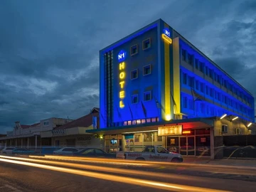 Hotel & Lodge