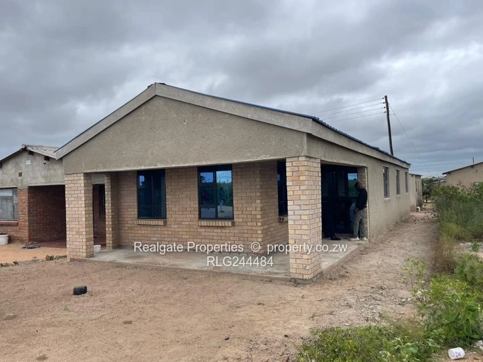 Three Bedroomed House In Cowdray Park